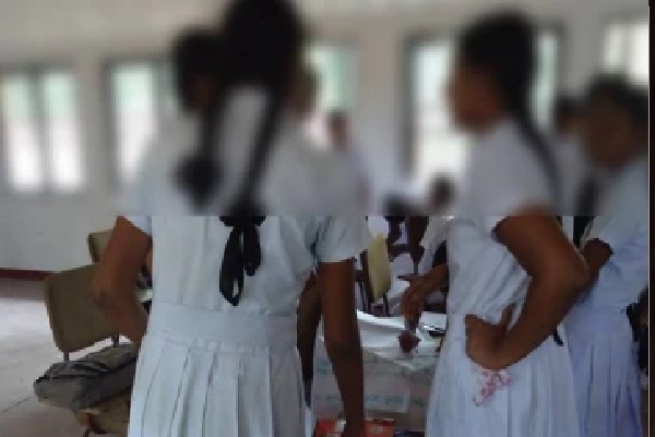 பிரபல பாடசாலையின் மாணவிக்கு நேர்ந்த துயரம் | A Schoolgirl Falls Unconscious And Dies