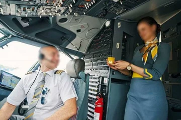 நடுவானில் ரொமான்ஸ்; விமானம் தானியங்கி நிலையில்.. ஏர் ஹோஸ்டஸ் தகவல்!