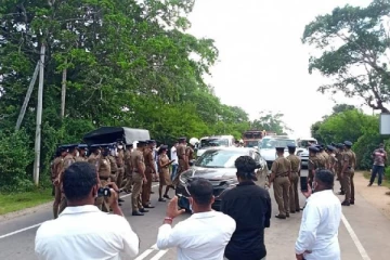 பேரணியை குழப்பும் சதிகாரர்கள் - வேடிக்கை பார்க்கும் பொலிஸ்! - சர்வதேச ஊடகம் தகவல்