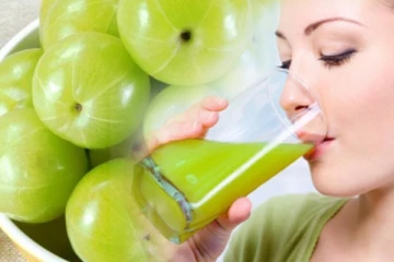 வெறும் வயிற்றில் நெல்லிக்காய் ஜூஸ் குடித்து வந்தால் எவ்வளவு பலன் இருக்குன்னு தெரியுமா?