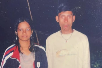 இந்த போட்டோவில் இருப்பது யார் தெரியுமா.. தமிழ் சினிமாவில் முக்கிய ஹீரோ தான்