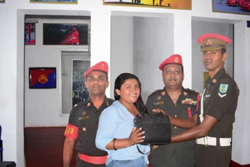 காணாமல் போன கைப்பை;700,000 பெறுமதியான வெளிநாட்டு நாணயங்களுடன் கண்டுபிடிப்பு