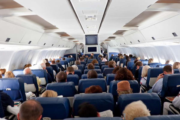 35 ஆயிரம் அடி உயரத்தில் பயணிக்கு மாரடைப்பு; கடவுளாக வந்து காப்பாற்றிய கேரள இளைஞர்கள் | Kerala Nurses Saves Passenger S Life Mid Air 35 ஆயிரம் அடி உயரத்தில் பயணிக்கு மாரடைப்பு; கடவுளாக வந்து காப்பாற்றிய கேரள இளைஞர்கள் | Kerala Nurses Saves Passenger S Life Mid Air