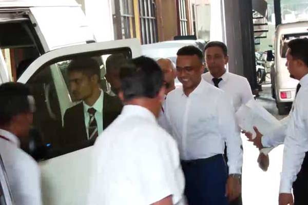 முன்னாள் அமைச்சர் மனுஷ நாணயக்காரவிற்கு பிணை | Manusha Appears Before The Bribery Commission