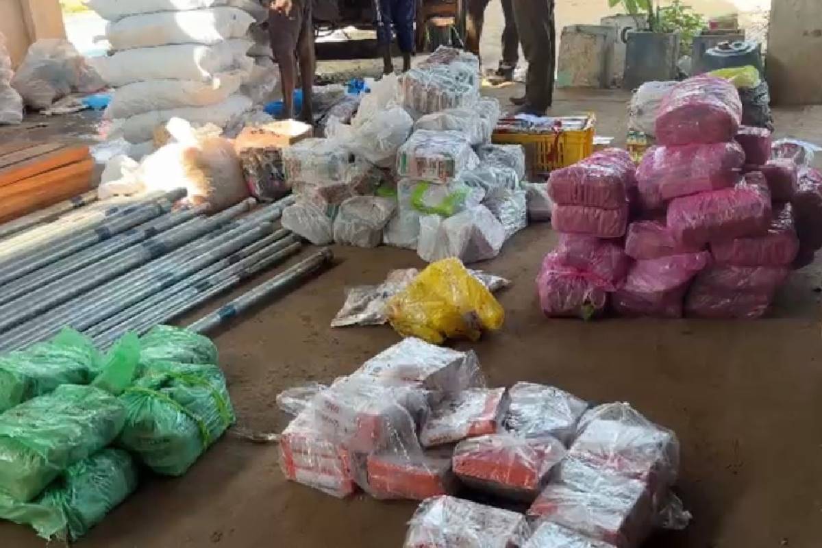 மன்னாரில் சுகாதார சீர்கேட்டுடன் களஞ்சியப்படுத்தப்பட்ட உணவு பொருட்கள் அழிப்பு | Destruction Of Food Items Stored In Unsanitary மன்னாரில் சுகாதார சீர்கேட்டுடன் களஞ்சியப்படுத்தப்பட்ட உணவு பொருட்கள் அழிப்பு | Destruction Of Food Items Stored In Unsanitary