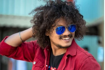 வருங்கால மனைவியுடன் அழகிய புகைப்படம் எடுத்த புகழ்.. அழகிய ஜோடியின் லேட்டஸ்ட் க்ளிக்