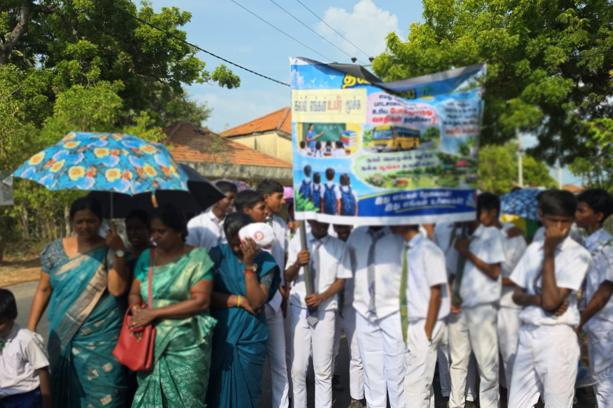 யாழில் பாடசாலைகளுக்கு மத்தியில் மதுபானசாலை - அதிபரின் அதிர வைக்கும் குற்றச்சாட்டு: அதிகாரிகள் தூக்கத்தில்..! | Liquor Shop Near Three Schools In Jaffna