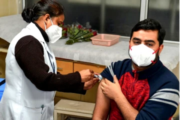 'அனைவருக்கும் இலவச தடுப்பூசி' இரண்டு இந்திய மாநிலங்கள் அதிரடி அறிவிப்பு!