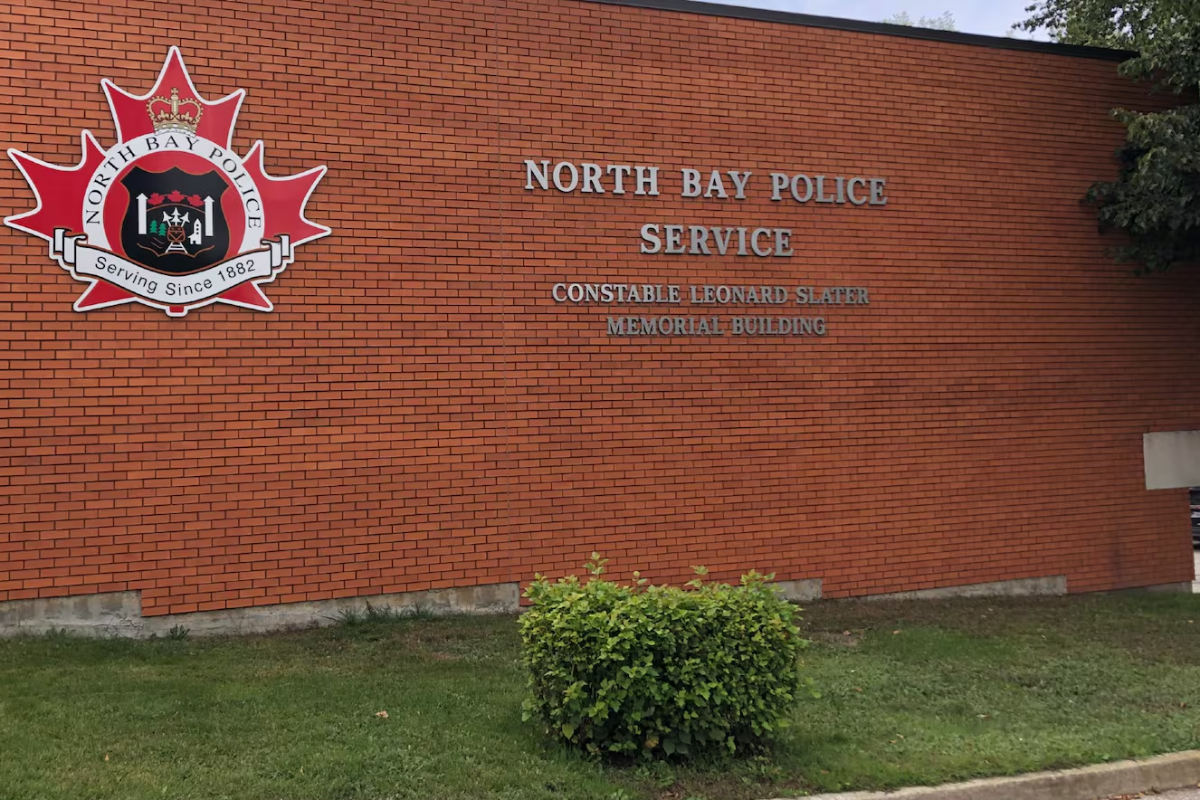 கனடாவில் 10000 டொலர் பெறுமதியான போதைப் பொருள் மீட்பு | North Bay Police Seize Nearly 10K In Suspected