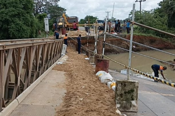 வீதி அபிவிருத்தி அதிகார சபையின் அதிகாரி வெளியிட்ட அதிர்ச்சி தகவல் | 40 Bridges Damaged In The Country