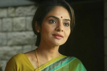 ரோஜா பட புகழ் மதுவிற்கு இவ்வளவு பெரிய மகள்களா... ஹீரோயின்கள் ரெடி