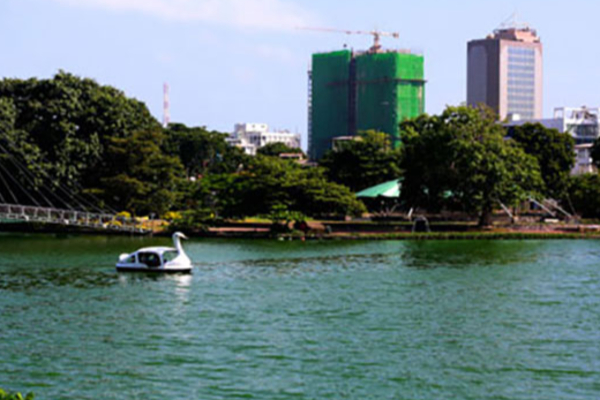 கொழும்பு-பேர வாவியில் கழிவுகளை சேகரிக்க மின்சார படகு! | Electric Boat To Collect Waste In Pera Vavi