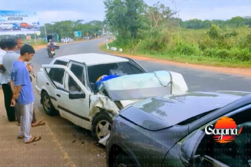 භයානක අනතුරක් - වාහන දෙකක් මුහුණට මුහුණ ගැටේ - පහක් රෝහලේ