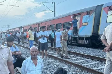 அதிகாலையில் நடந்த ரயில் விபத்து.., தண்டவாளத்தில் இருந்த பொருளால் விபரீதம்