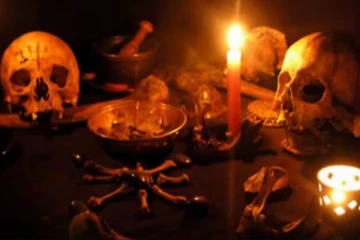 உயிர்த்தெழுவார் என நம்பிக்கை; தாய் உடலை வைத்து மகன் வினோத பூஜை - இறுதியில் நடந்தது என்ன?