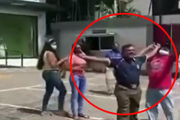 அரசாங்கத்திற்கு எதிரான ஆர்ப்பாட்டத்திற்கு காவல்துறை அதிகாரி ஆதரவு - ஐபிசி தமிழ்