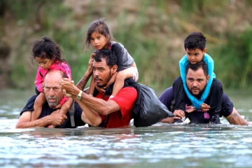 ஒரே மாதத்தில் அமெரிக்க-மெக்சிகோ எல்லையில் சட்டவிரோத குடியேற்றம் 33 சதவீதம் அதிகரிப்பு