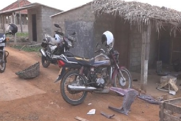 யாழில் மீனவர் வாடிகளுக்கு தீவைத்த மணல் கொள்ளையர்கள் | Sand Robbers Set Fire To Fishermen Huts In Jaffna
