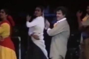 ரஜினி மேடையில் போட்ட ஆட்டம்....மருமகன் தனுஷையும் மிஞ்சிட்டாரே! லீக்கான வீடியோ