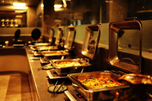 கொழும்மை புறக்கணித்து பெருந்தோட்டத்திற்கு படையெடுக்கும் மலையக இளைஞர்கள்! | Colombo Hotels Staff Shortage Estate Wage Hike