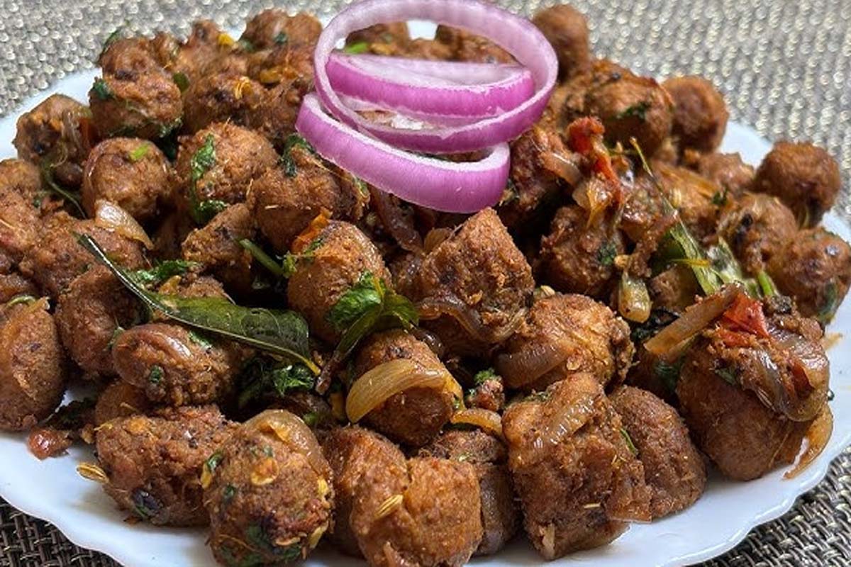 மீல் மேக்கரில் சுவையான சுக்கா... மட்டன், சிக்கனே தோற்றுப்போயிடுமாம் | Spicy Soya Sukka Recipe In Tamil