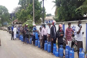 மக்களோ வரிசையில் நாடாளுமன்றில் பாரிய செலவில் மேற்கொள்ளப்படவுள்ள நடவடிக்கை
