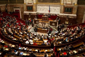 பிரான்ஸ் நாடாளுமன்றத்தில் நிறைவேற்றபட்ட பெண்களின் கருக்கலைப்பு உரிமை!