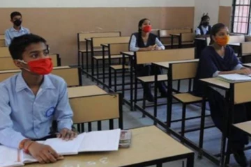 இப்படியே போனால்  பசங்க எதிர்காலம் மோசமாகிடும் ..பள்ளிகளை திறக்க நாடாளுமன்ற நிலைக்குழு பரிந்துரை!