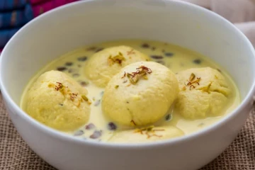 ஒரு லிட்டர் பால் போதும்.., தித்திக்கும் சுவையில் ரசமலாய் செய்யலாம்