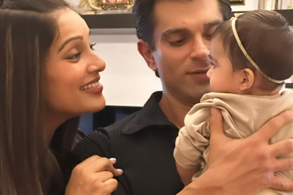 மகள் இதயத்தில் பெரிய ஓட்டை.. விஜய் பட நடிகை லைவ் வீடியோவில் கண்ணீர் | Bipasha Basu Daughter Devi Open Heart Surgery