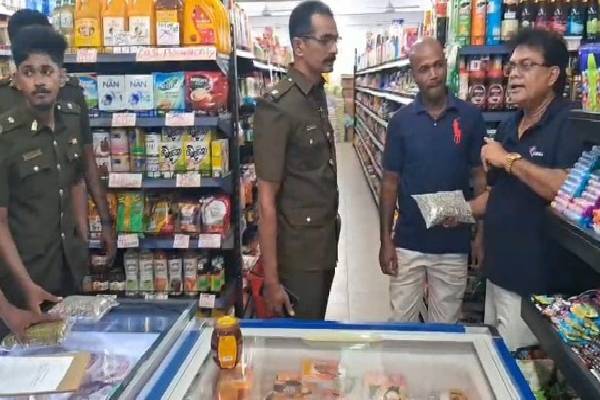 தமிழர் பகுதியில் திடீர் சுகாதார சோதனை ; 15 கடைகளுக்கு எதிராக சட்ட நடவடிக்கை | Health Check Trinco Legal Action Against 15 Shops