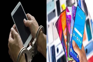 காதலிக்கு பிறந்த நாள் பரிசு : கழிவறையில் தங்கி  செல்போன் திருடிய காதலர்