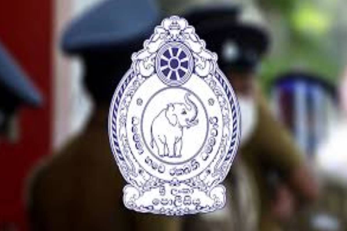 பணக் கொள்ளை வழக்கு ; முன்னாள் பொலிஸ் அதிகாரிகள் இருவருக்கு சிறைத்தண்டனை | Two Former Police Officers Sentenced To Prison பணக் கொள்ளை வழக்கு ; முன்னாள் பொலிஸ் அதிகாரிகள் இருவருக்கு சிறைத்தண்டனை | Two Former Police Officers Sentenced To Prison
