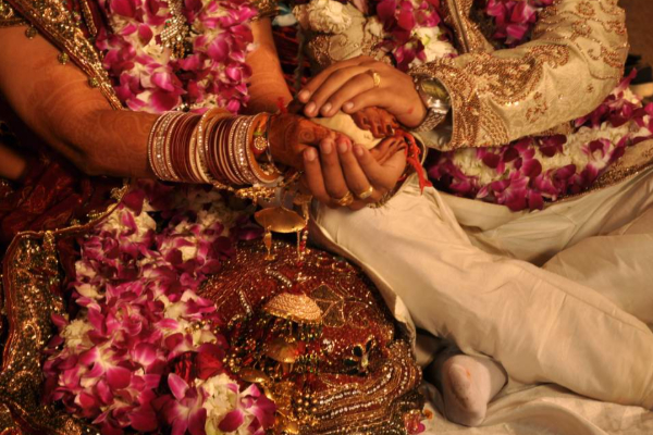 திருமணம் செய்ய வற்புறுத்திய பெண்ணை துண்டாக்கி வீசிய காதலன்; அதிரவைத்த சம்பவம் | Kills And Throws Away Woman Body Uttar Pradesh