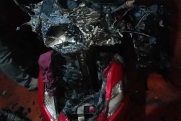 யாழில் வீட்டில் நிறுத்தப்பட்டிருந்த மோட்டார் சைக்கிளுக்கு தீவைத்த விசமிகள்