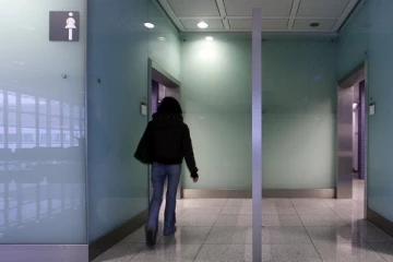 பிரான்ஸில் பெண்கள் கழிவறையில் இரகசிய கமரா; வெளியான அதிர்ச்சி தகவல்!