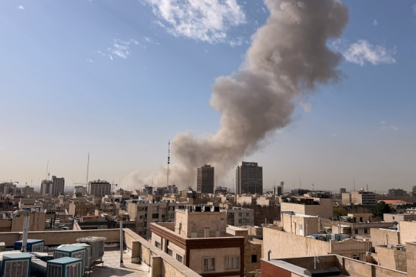 மத்திய கிழக்கில் சரமாரியாக ஏவுகணைகளை வீசும் ஈரான் - அபுதாபி, ஈராக்கில் உயிரிழப்பு | Iran Launch Missile On Us Base Death In Iraq Uae