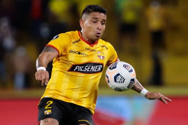 கடைக்கு வெளியே நின்ற பிரபல கால்பந்து வீரர் சுட்டுக்கொலை | Footballer Mario Pineida Shot Death In Ecuador