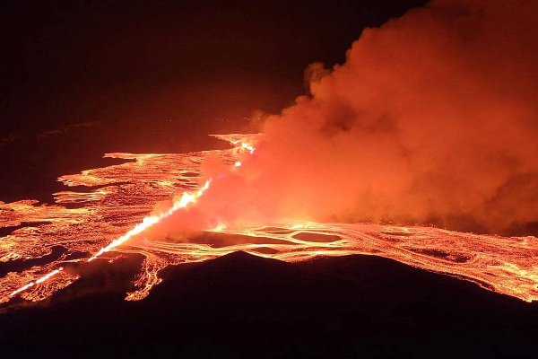 4th-time-iceland-volcano-erupts-people-alert