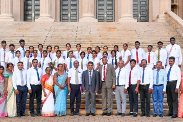 நாடாளுமன்றத்தில் யாழ்ப்பாண பாடசாலை மாணவர்கள்!