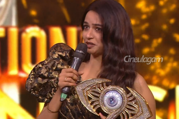 விருது விழாவில் பட்ட அவமானம்.. Bigg Boss 9 டைட்டில் ஜெயித்தபின் கண்கலங்கி பேசிய திவ்யா கணேஷ் | Divya Ganesh Emotional Winning Bigg Boss 9 Title