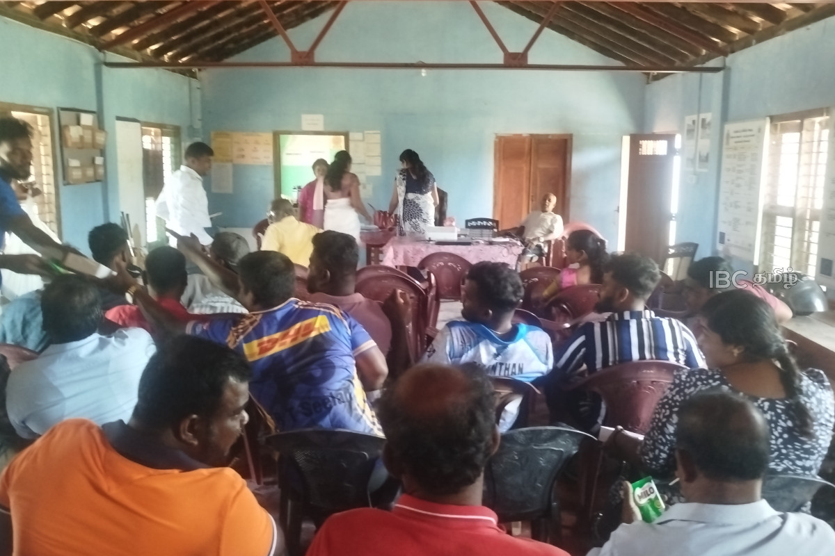 வடமராட்சி கிழக்கில் 300 ஏக்கர் காணி கோரிக்கை! மக்கள் கடும் எதிர்ப்பு | 300 Acres Of Land Seized In Vadamarachchi East