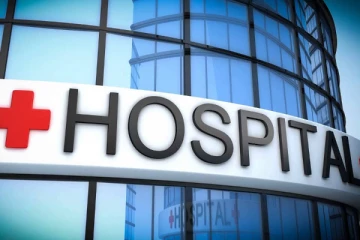 பிரபல மருத்துவமனையில் 15 வைத்தியர்கள் உட்பட 55 ஊழியர்களுக்கு கொரோனா