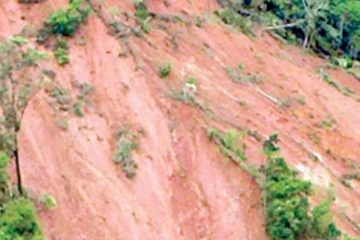 දිස්ත්‍රික්ක තුනකට නායයෑමේ රතු නිවේදන නිකුත් කරයි - ඔබත් අවධානයෙන් පසුවන්න..