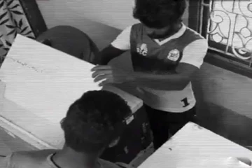 கடையில் ஜெராக்ஸ் எடுக்கப் போகிறீர்களா? இந்த அதிர்ச்சி காட்சி உங்களுக்கே