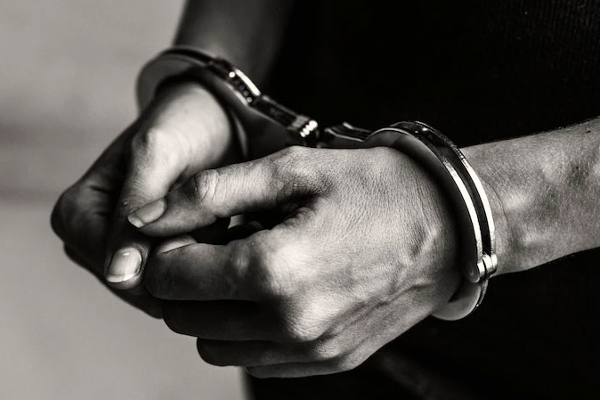 மட்டக்களப்பில் தொடர் கொள்ளை; 14 வயது சிறுவன் கைது | Robbery In Batticaloa A 14 Year Old Boy Arrested