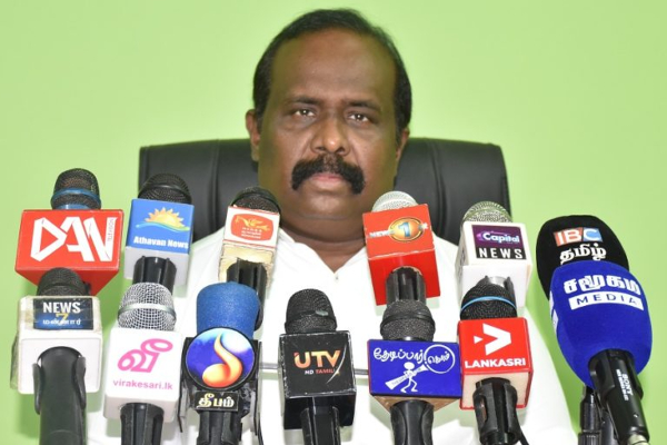 வியாபாரிகளை மிரட்டிய இராணுவ மற்றும் பொலிஸ் புலனாய்வுத்துறை: செல்வம் அடைக்கலநாதன் குற்றச்சாட்டு | Military Police Intelligence Intimidate Traders