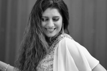 நீங்களும் ஆரம்பிச்சாச்சா? ஆங்கர் தொழிலைவிட்டுட்டு போட்டோஷூட் பக்கம் சென்ற பிரியங்கா!