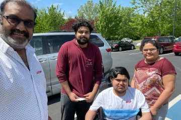 நடிகர் நெப்போலியன் அமெரிக்காவில் என்ன தொழில் செய்கிறார் தெரியுமா? குடும்பத்துடன் வெளியான அழகிய புகைப்படம்