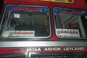 யாழிலிருந்து முல்லைத்தீவு நோக்கி பயணித்த பேருந்து மீது கல் வீச்சு தாக்குதல்